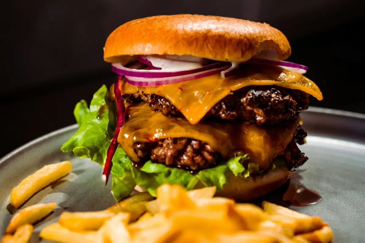 A cheeseburger